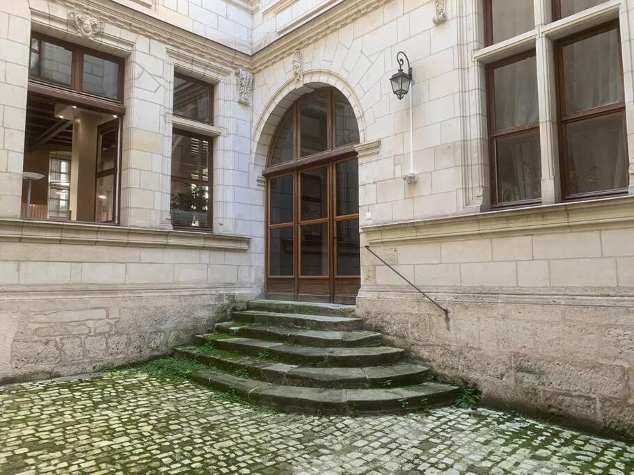 Hotel Robin Quantin In The Heart Of Old Tours Buitenkant foto